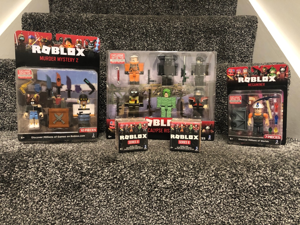 Roblox Toy Review Series 8 Out And About Mummy - 8 roblox